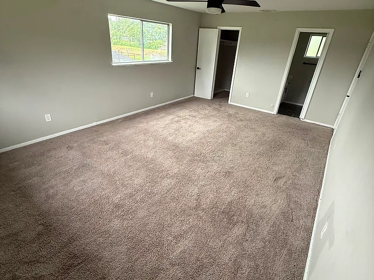 2712 Seattle St — Photo 4