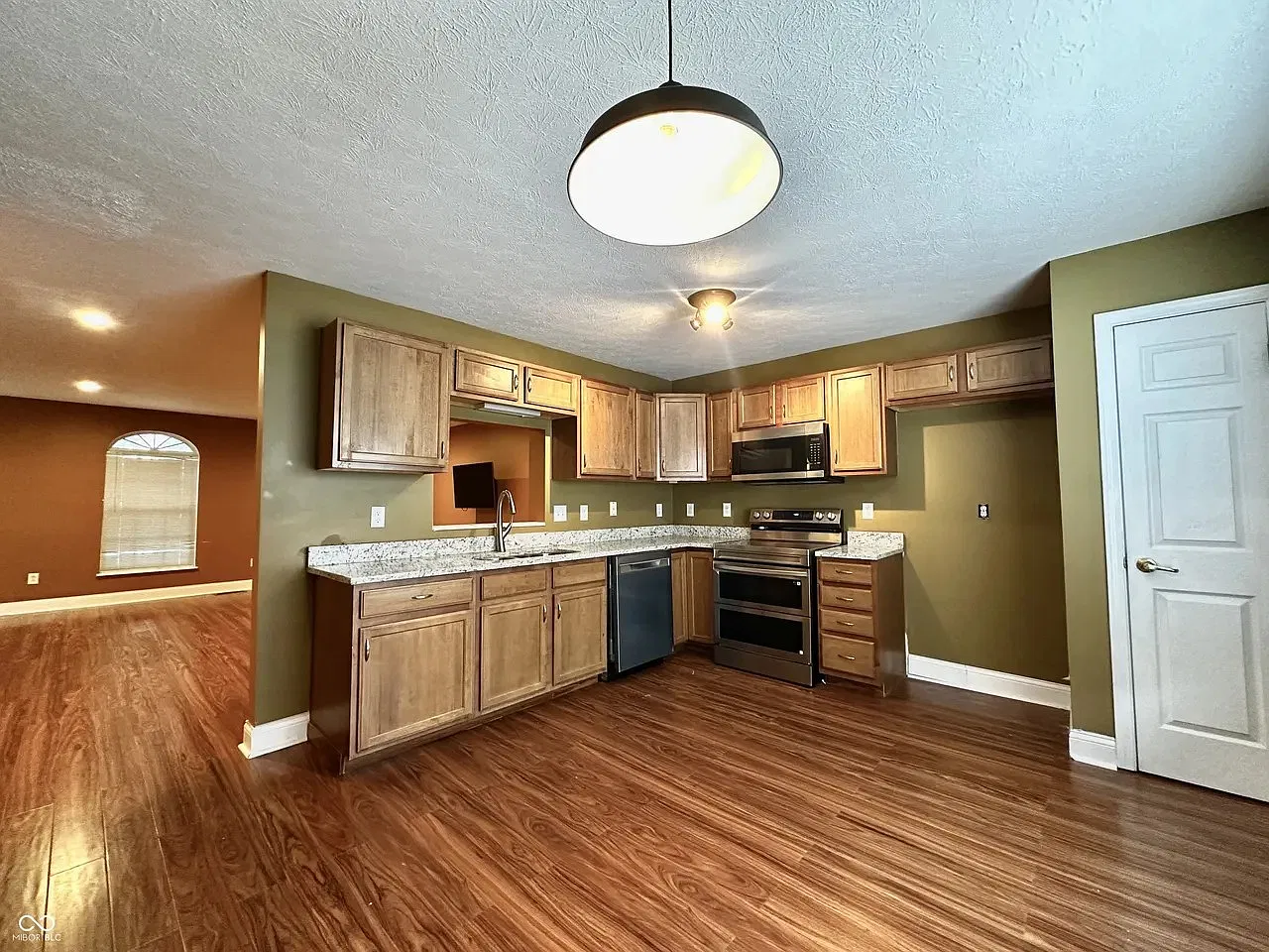3 bed, 3.5 bath, 1659 sqft, $1,950 — Photo 3