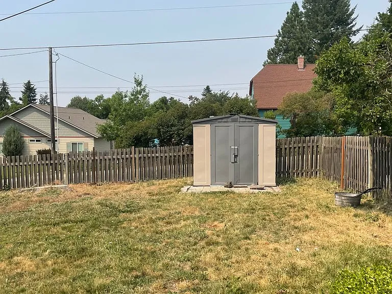 705 SE High St — Photo 3