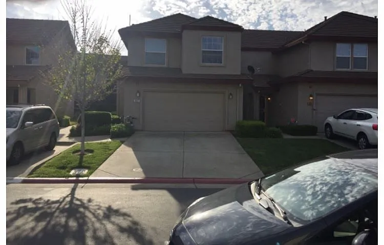 831 Lupine Ct photo 1