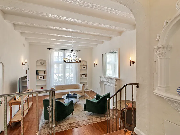 Four Gables Apartments — Photo 8