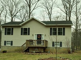 1610 Cotswold Rd, Tobyhanna, PA 18466