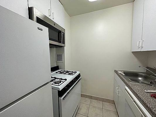 4th image of 75-20 113th St #2J