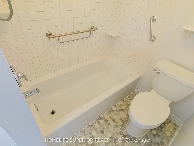 292 Brighton Ct #UPPER — Photo 13