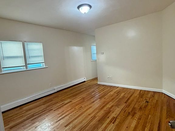 2nd image of 428 Ferry St #3F