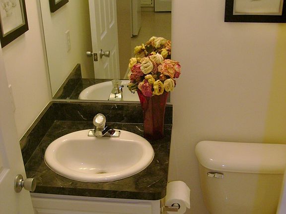 1/2 Bathroom