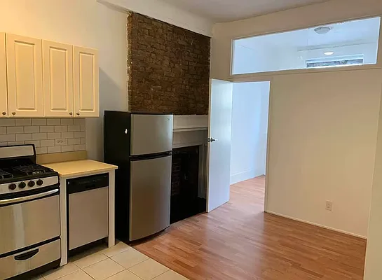 Rented by Salon Realty Corp | media 2