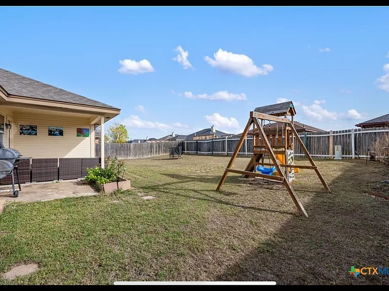 3810 Clementine Dr — Photo 22