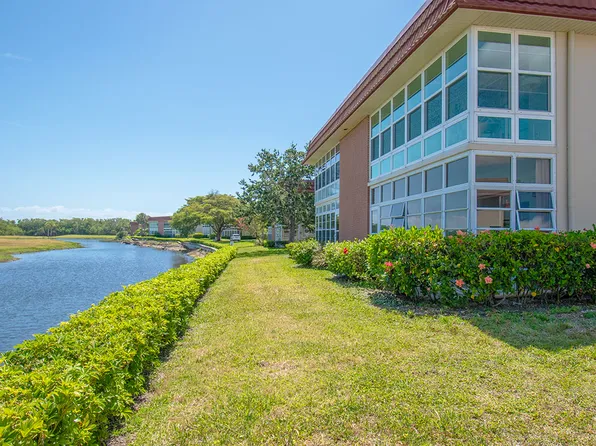 74 Royal Oak Ct, Vero Beach, FL