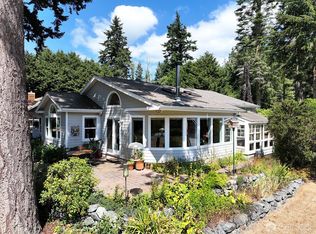 3681 Lagoon View Dr, Greenbank, WA 98253