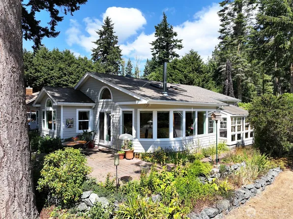 3681 Lagoon View Drive, Greenbank, WA 98253