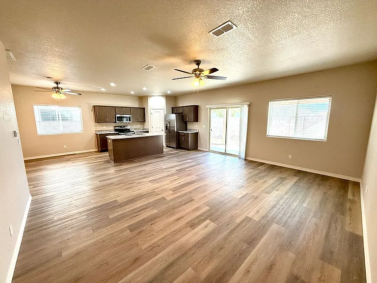 3774 Meadowbrook Ln — Photo 4