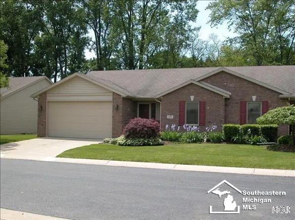 110 Woodshire Ct, Monroe, MI 48162