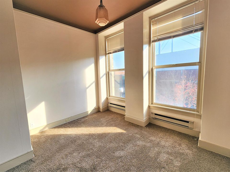 2nd image of 1915 Hewitt Ave #212