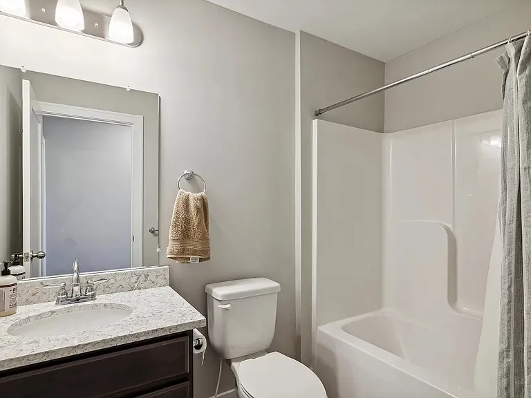 2535 W Towne St — Photo 17