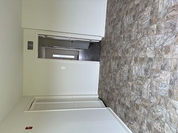 5th image of 2502 Boeing Way