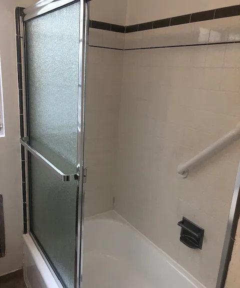 611 N Flores St #3 — Photo 9