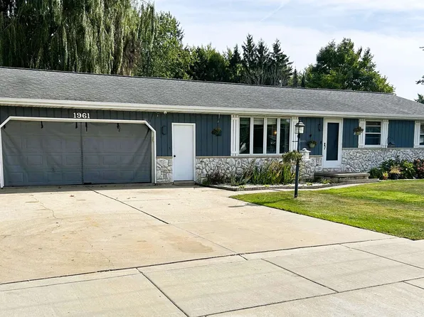 1961 Hazen Rd, Green Bay, WI 54311