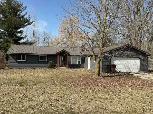 1524 Beach Dr, Crystal, MI 48818