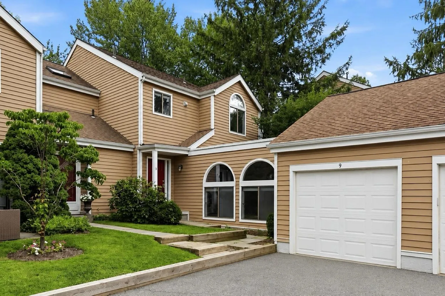 3 bed, 2.5 bath, 2129 sqft, $6,600 — Photo 2