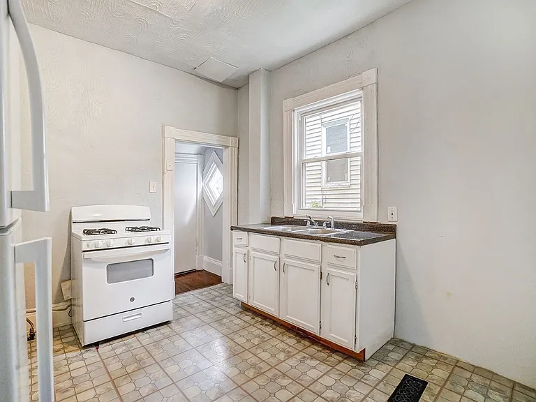 870 Rockdale Ave — Photo 19