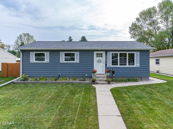 1315 S 18th St, Grand Forks, ND 58201