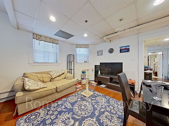 3rd image of 10 Orkney Rd #C