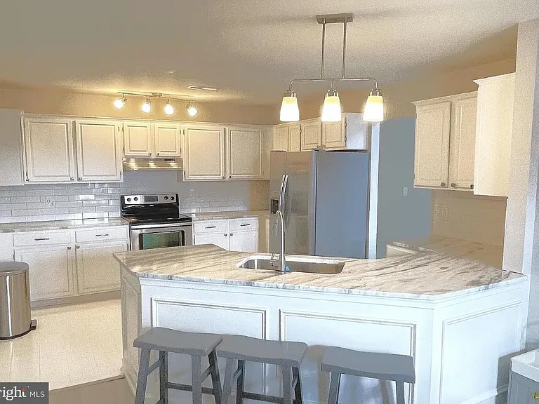 125 Upper Valley Ln — Photo 1