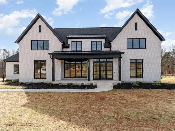 7607 Pemberley Dr, Oak Ridge, NC 27310