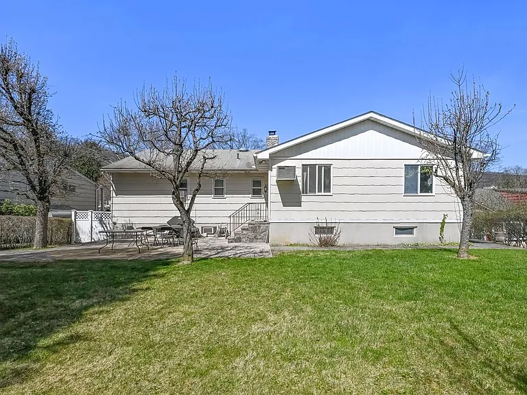 568 Manville Rd #UL — Photo 24