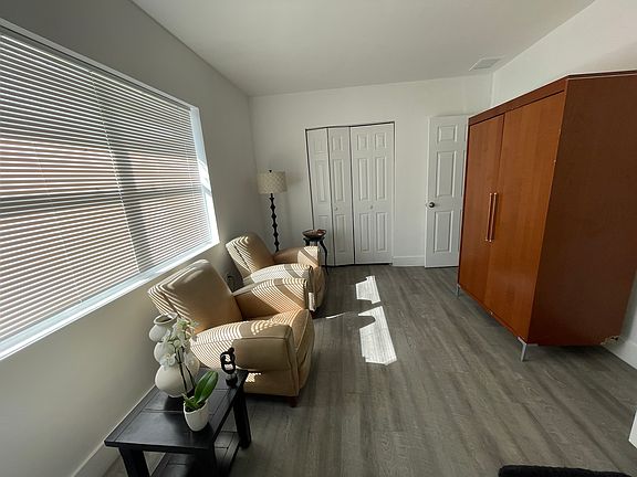 4th image of 400 NW 111th St #1