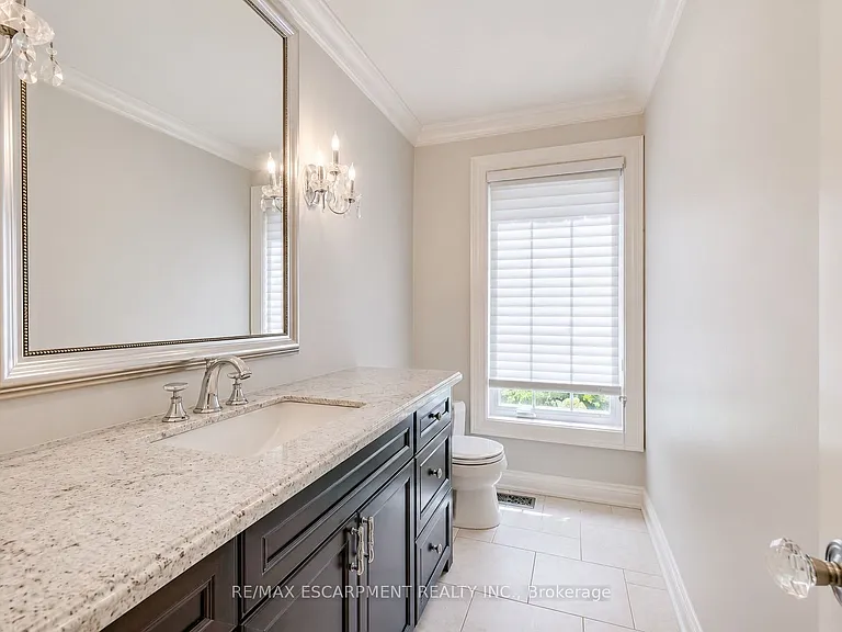 1251 Lakeshore Rd E — Photo 19