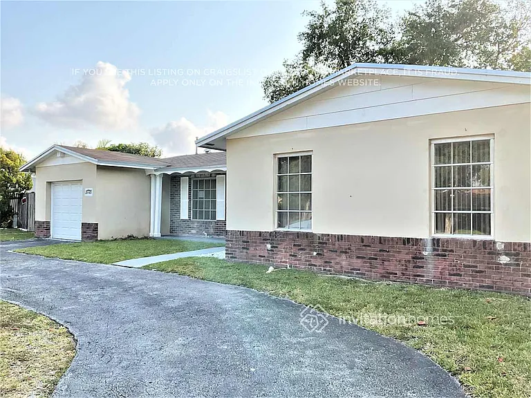 11721 SW 122nd Ave — Photo 2