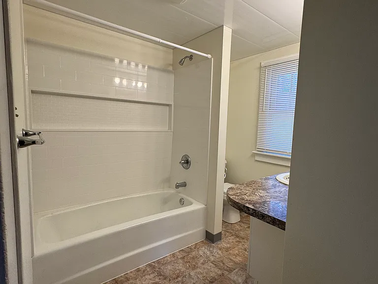 160 Fairview Ave — Photo 11