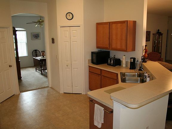 4th image of 2810 NE 24th Pl