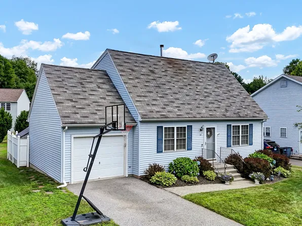 10 Park Mdw, New Hartford, CT 06057