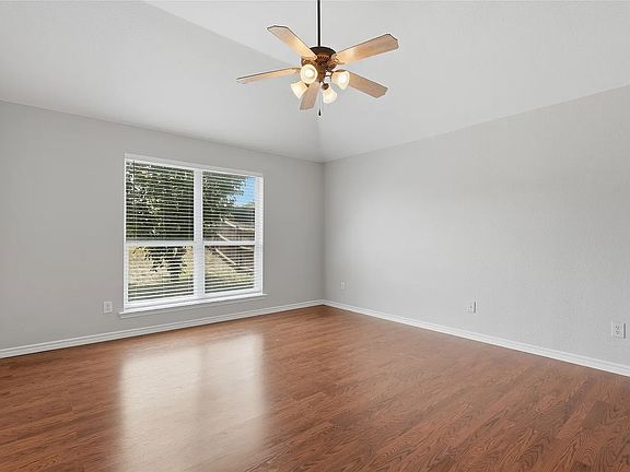 5th image of 13018 Evergreen Dr