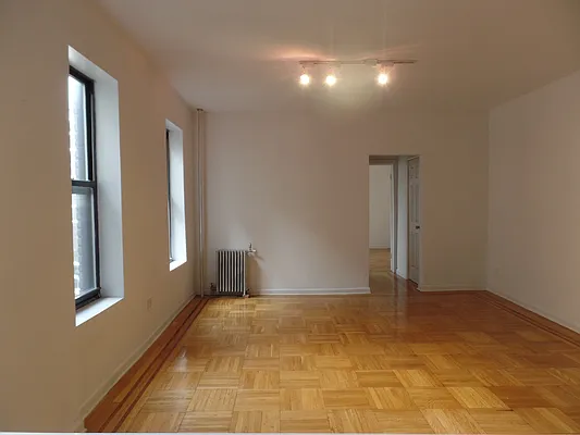 Rented by Albert Attias, LREB | media 16