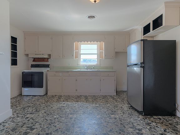 5th image of 107 Evans St
