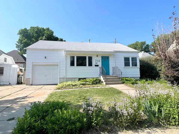 710 W 24th St, Kearney, NE 68845