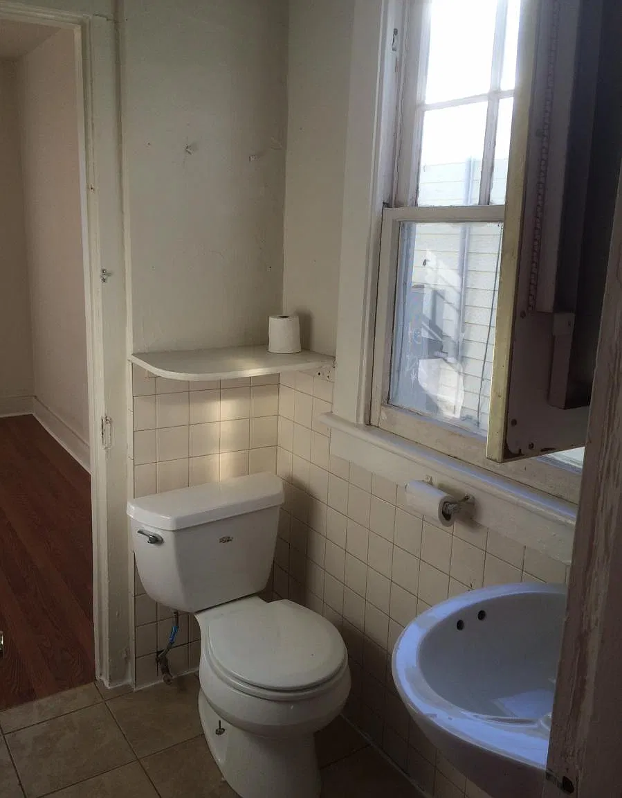 864 W 42nd Street — Photo 2