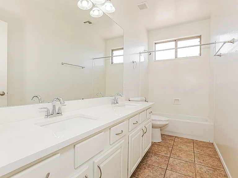 4091 E Carriage Way — Photo 16