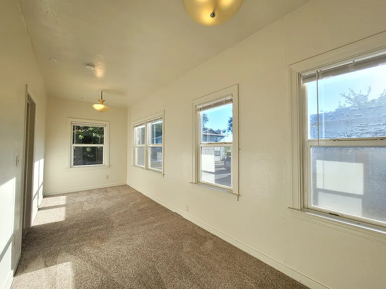1501 W 3rd St #1 — Photo 23