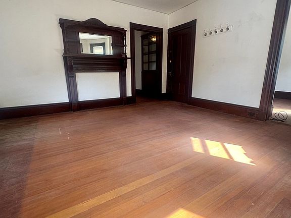 4th image of 86 Chestnut St