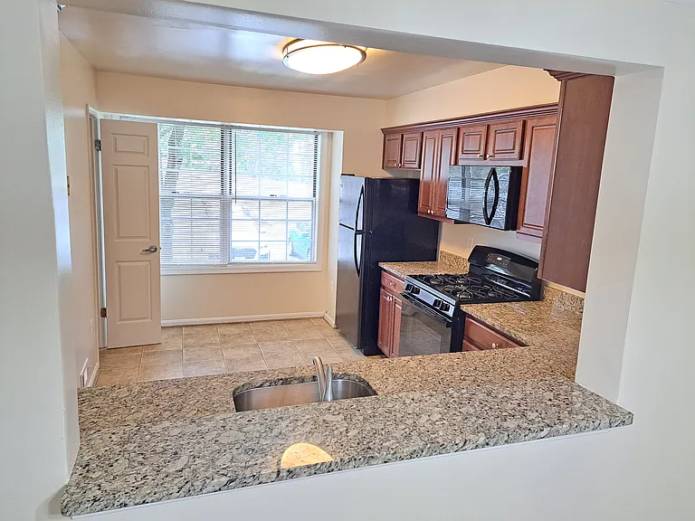 10118 Avenel Gardens Ln — Photo 5