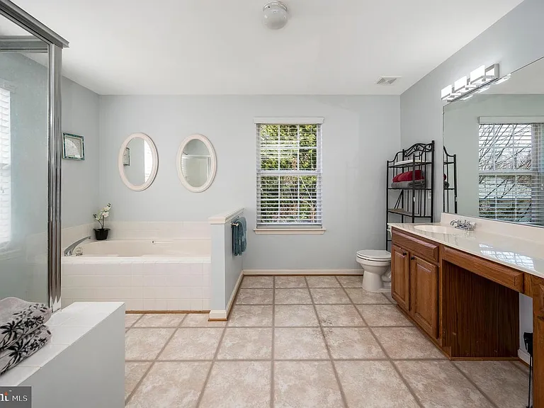48 Savannah Ct — Photo 36