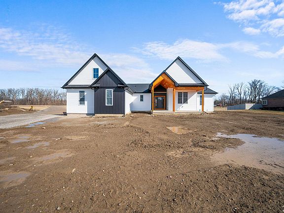 4th image of 2706 S Custer Rd