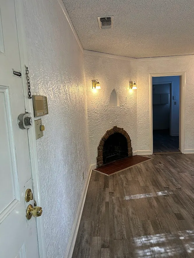 2 bed, 1700 sqft, $1,875 — Photo 2