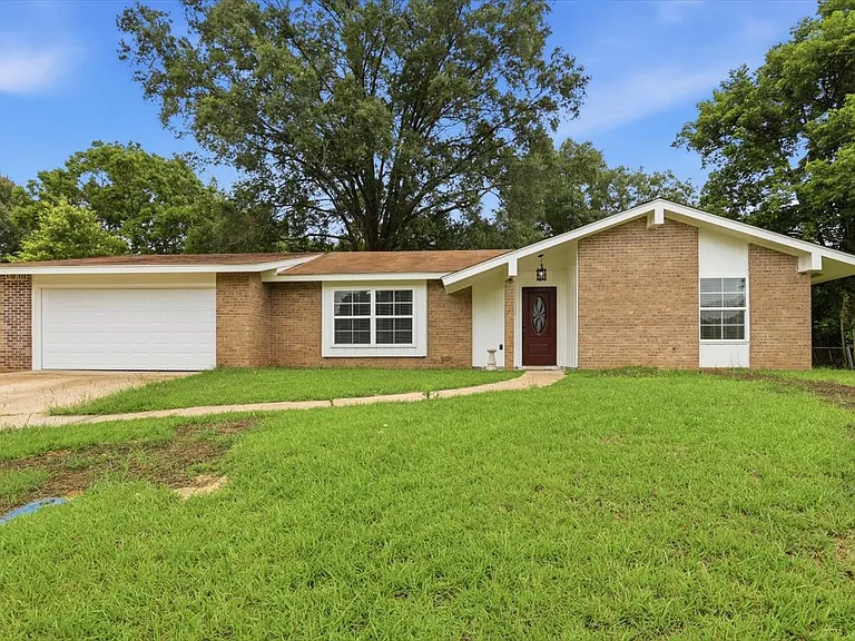 3626 Wilcox Dr — Photo 1
