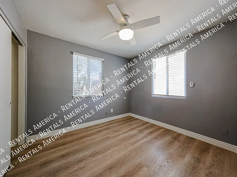 404 W Mission Ln — Photo 16